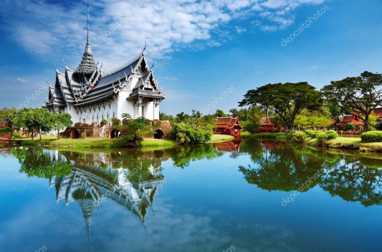depositphotos_4020182-stock-photo-sanphet-prasat-palace-thailand